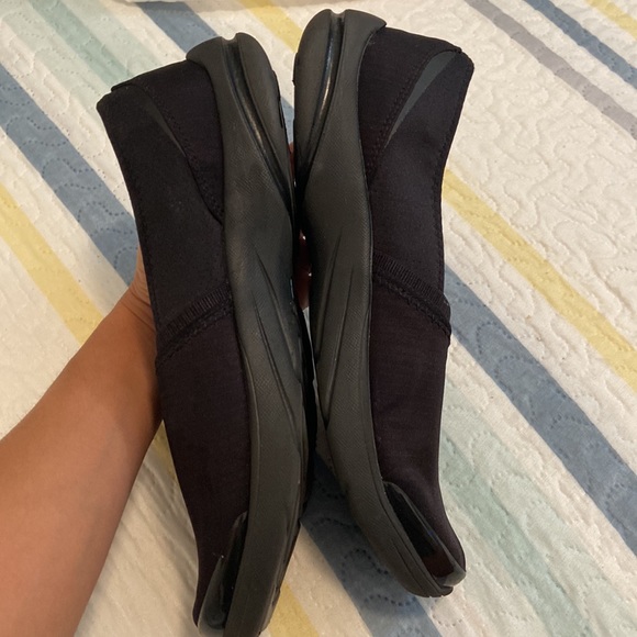 B. Zees confortable shoes size 9 - Picture 4 of 8